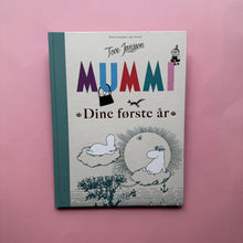 Load image into Gallery viewer, Mummi - dine første år