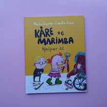 Load image into Gallery viewer, Kåre og Marimba hjelper til
