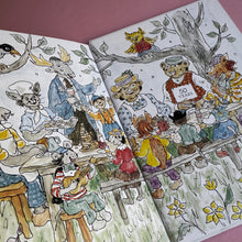 Last inn bildet i Galleri-visningsprogrammet, Claus Climbermouse and the Other Animals in the Huckybucky Forest
