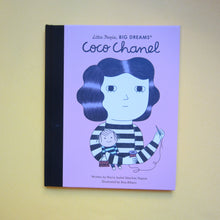 Last inn bildet i Galleri-visningsprogrammet, Little people, big dreams: Coco Chanel
