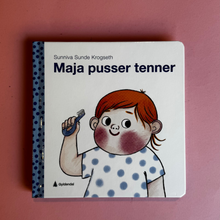 Load image into Gallery viewer, Maja pusser tenner
