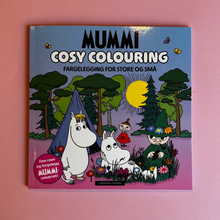 Last inn bildet i Galleri-visningsprogrammet, Mummi cosy colouring - en fargeleggingsbok
