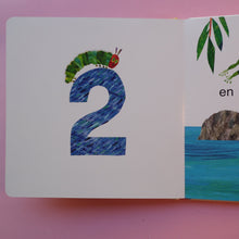 Load image into Gallery viewer, Min første bok 123 med Den lille larven Aldrimett
